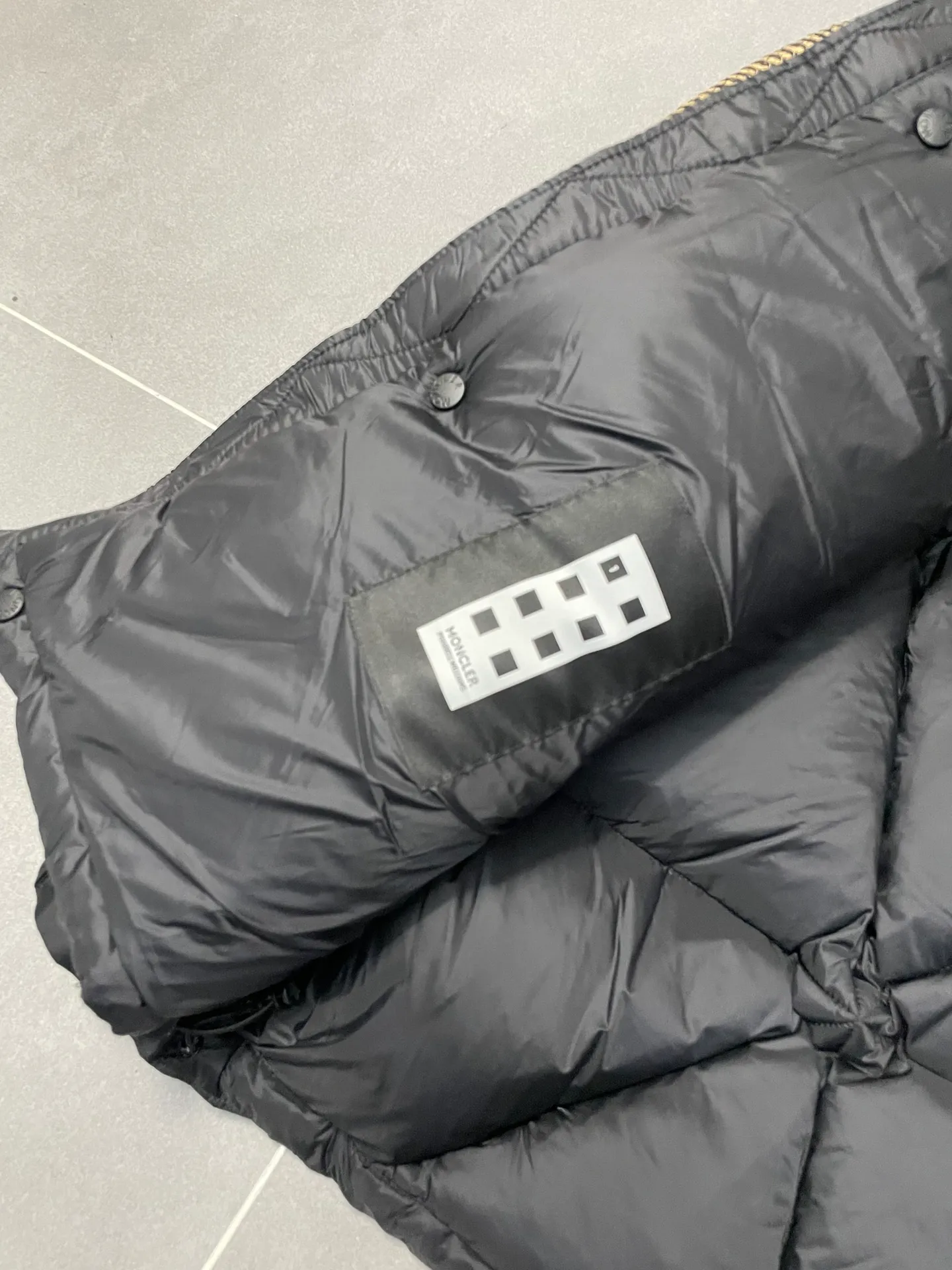 Moncler Pharrell Williams Series。 90 Moncler Genius ， Oak ， ， ， 。 ， 。 LOGO ， 。 Versatile ， ， 。 Size：1-5
